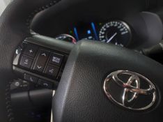 Toyota HILUX SW4 2.8 D-4D TURBO DIESEL SRX 7L 4X4 AUTOMÁTICO 2022/2022 BETIOLO NOVOS E SEMINOVOS LAJEADO / Carros no Vale
