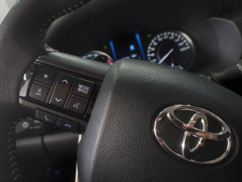 Toyota HILUX SW4 2.8 D-4D TURBO DIESEL SRX 7L 4X4 AUTOMÁTICO 2022/2022 BETIOLO NOVOS E SEMINOVOS LAJEADO / Carros no Vale Toyota HILUX SW4 2.8 D-4D TURBO DIESEL SRX 7L 4X4 AUTOMÁTICO 2022/2022 BETIOLO NOVOS E SEMINOVOS LAJEADO / Carros no Vale
