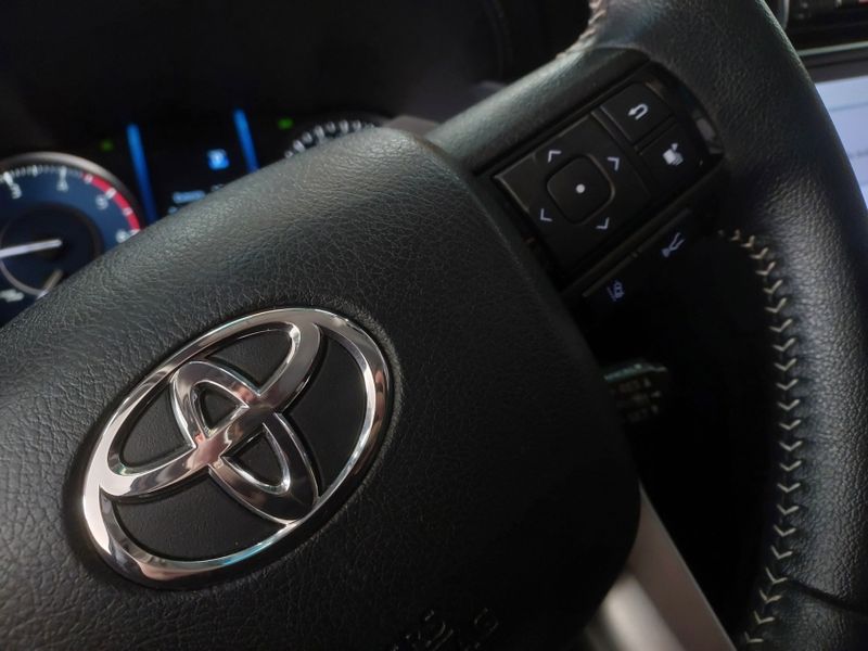 Toyota HILUX SW4 2.8 D-4D TURBO DIESEL SRX 7L 4X4 AUTOMÁTICO 2022/2022 BETIOLO NOVOS E SEMINOVOS LAJEADO / Carros no Vale Toyota HILUX SW4 2.8 D-4D TURBO DIESEL SRX 7L 4X4 AUTOMÁTICO 2022/2022 BETIOLO NOVOS E SEMINOVOS LAJEADO / Carros no Vale