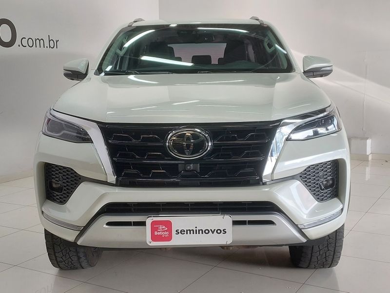 Toyota HILUX SW4 2.8 D-4D TURBO DIESEL SRX 7L 4X4 AUTOMÁTICO 2022/2022 BETIOLO NOVOS E SEMINOVOS LAJEADO / Carros no Vale Toyota HILUX SW4 2.8 D-4D TURBO DIESEL SRX 7L 4X4 AUTOMÁTICO 2022/2022 BETIOLO NOVOS E SEMINOVOS LAJEADO / Carros no Vale