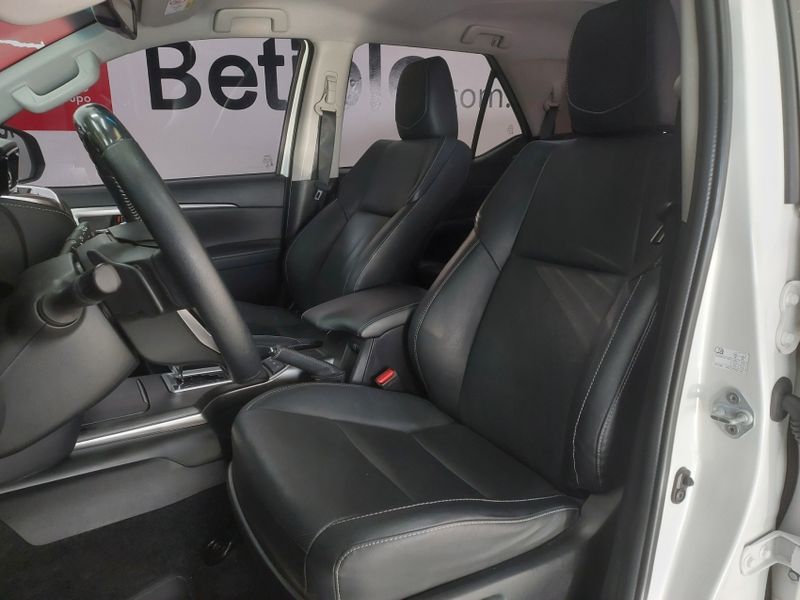 Toyota HILUX SW4 2.8 D-4D TURBO DIESEL SRX 7L 4X4 AUTOMÁTICO 2022/2022 BETIOLO NOVOS E SEMINOVOS LAJEADO / Carros no Vale Toyota HILUX SW4 2.8 D-4D TURBO DIESEL SRX 7L 4X4 AUTOMÁTICO 2022/2022 BETIOLO NOVOS E SEMINOVOS LAJEADO / Carros no Vale