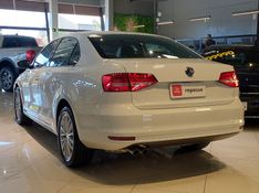 Volkswagen JETTA 2.0 COMFORTLINE FLEX 4P TIPTRONIC 2015/2015 BETIOLO NOVOS E SEMINOVOS LAJEADO / Carros no Vale