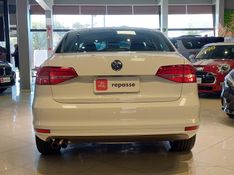 Volkswagen JETTA 2.0 COMFORTLINE FLEX 4P TIPTRONIC 2015/2015 BETIOLO NOVOS E SEMINOVOS LAJEADO / Carros no Vale