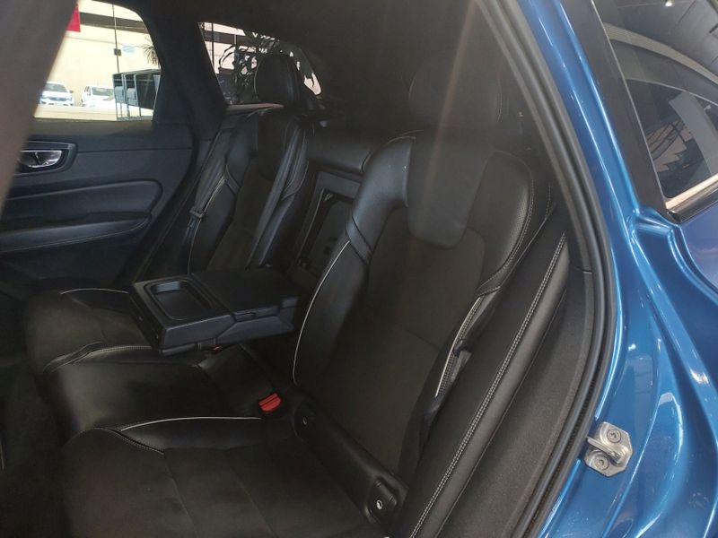 Volvo XC60 2.0 T5 GASOLINA R-DESIGN AWD GEARTRONIC 2017/2018 BETIOLO NOVOS E SEMINOVOS LAJEADO / Carros no Vale Volvo XC60 2.0 T5 GASOLINA R-DESIGN AWD GEARTRONIC 2017/2018 BETIOLO NOVOS E SEMINOVOS LAJEADO / Carros no Vale