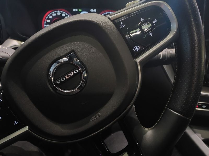 Volvo XC60 2.0 T5 GASOLINA R-DESIGN AWD GEARTRONIC 2017/2018 BETIOLO NOVOS E SEMINOVOS LAJEADO / Carros no Vale Volvo XC60 2.0 T5 GASOLINA R-DESIGN AWD GEARTRONIC 2017/2018 BETIOLO NOVOS E SEMINOVOS LAJEADO / Carros no Vale