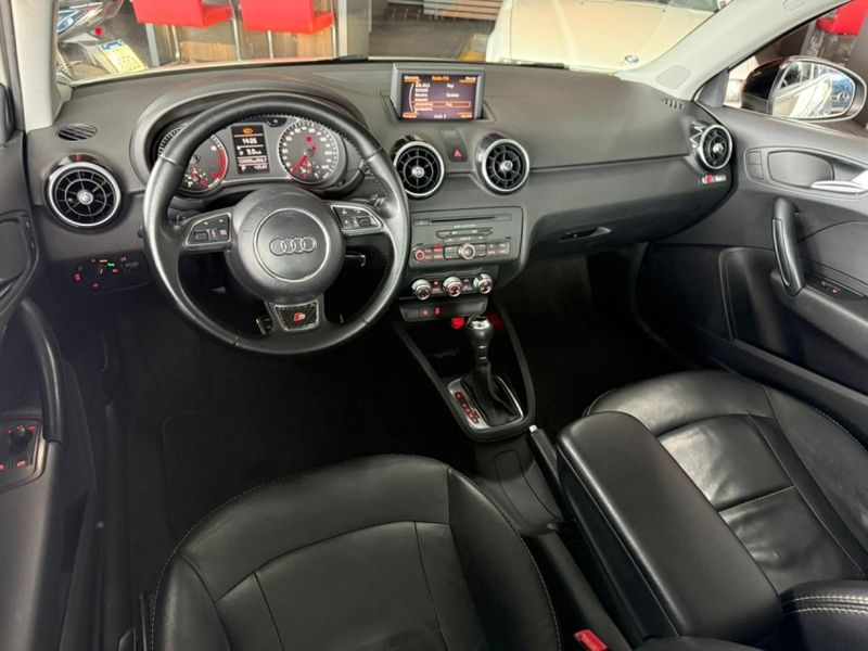 Audi A1 1.4 TFSI ATTRACTION 16V 122CV GASOLINA 2P AUTOMÁTICO 2011/2011 CASTELLAN E TOMAZONI MOTORS CAXIAS DO SUL / Carros no Vale