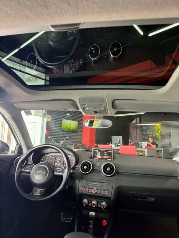 Audi A1 1.4 TFSI ATTRACTION 16V 122CV GASOLINA 2P AUTOMÁTICO 2011/2011 CASTELLAN E TOMAZONI MOTORS CAXIAS DO SUL / Carros no Vale