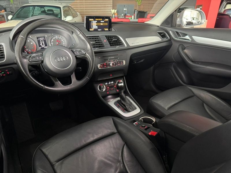 Audi Q3 2.0 TFSI AMBIENTE QUATTRO 4P GASOLINA S TRONIC 2015/2015 CASTELLAN E TOMAZONI MOTORS CAXIAS DO SUL / Carros no Vale Audi Q3 2.0 TFSI AMBIENTE QUATTRO 4P GASOLINA S TRONIC 2015/2015 CASTELLAN E TOMAZONI MOTORS CAXIAS DO SUL / Carros no Vale
