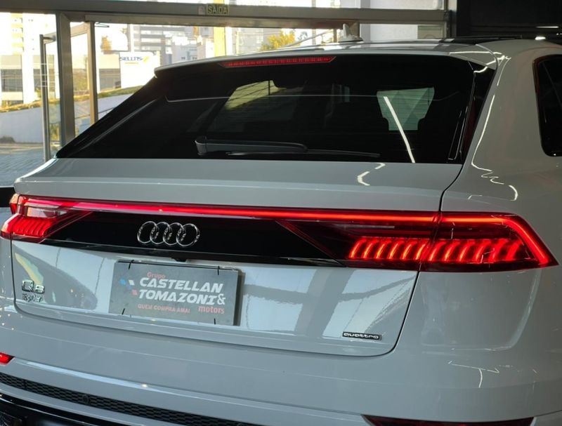 Audi Q8 3.0 TFSI GASOLINA PERFORMANCE BLACK QUATTRO TIPTRONIC 2022/2022 CASTELLAN E TOMAZONI MOTORS CAXIAS DO SUL / Carros no Vale Audi Q8 3.0 TFSI GASOLINA PERFORMANCE BLACK QUATTRO TIPTRONIC 2022/2022 CASTELLAN E TOMAZONI MOTORS CAXIAS DO SUL / Carros no Vale