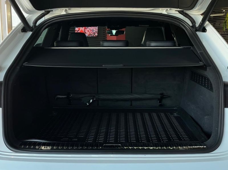 Audi Q8 3.0 TFSI GASOLINA PERFORMANCE BLACK QUATTRO TIPTRONIC 2022/2022 CASTELLAN E TOMAZONI MOTORS CAXIAS DO SUL / Carros no Vale Audi Q8 3.0 TFSI GASOLINA PERFORMANCE BLACK QUATTRO TIPTRONIC 2022/2022 CASTELLAN E TOMAZONI MOTORS CAXIAS DO SUL / Carros no Vale
