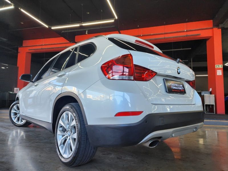 BMW X1 2.0 18I 4X2 24V GASOLINA 4P AUTOMÁTICO 2013/2014 CASTELLAN E TOMAZONI MOTORS CAXIAS DO SUL / Carros no Vale BMW X1 2.0 18I 4X2 24V GASOLINA 4P AUTOMÁTICO 2013/2014 CASTELLAN E TOMAZONI MOTORS CAXIAS DO SUL / Carros no Vale