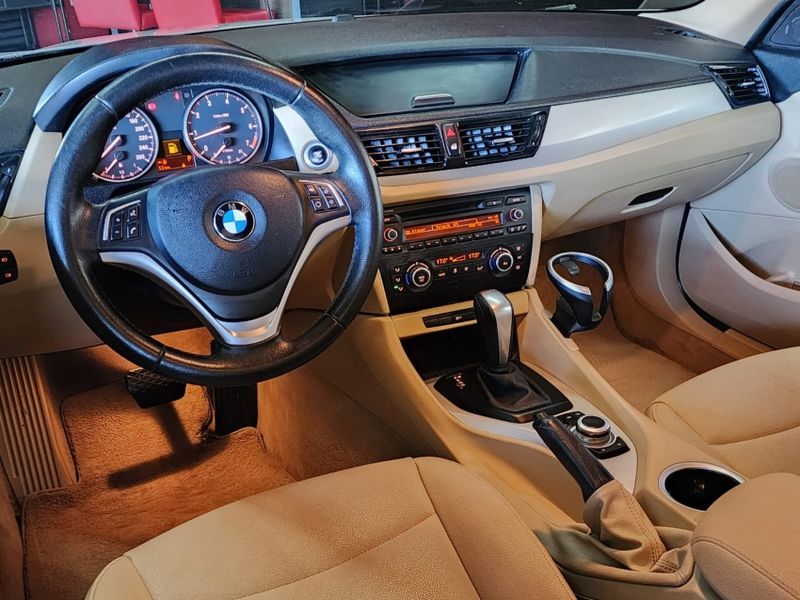 BMW X1 2.0 18I 4X2 24V GASOLINA 4P AUTOMÁTICO 2013/2014 CASTELLAN E TOMAZONI MOTORS CAXIAS DO SUL / Carros no Vale