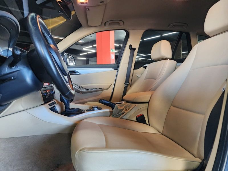 BMW X1 2.0 18I 4X2 24V GASOLINA 4P AUTOMÁTICO 2013/2014 CASTELLAN E TOMAZONI MOTORS CAXIAS DO SUL / Carros no Vale
