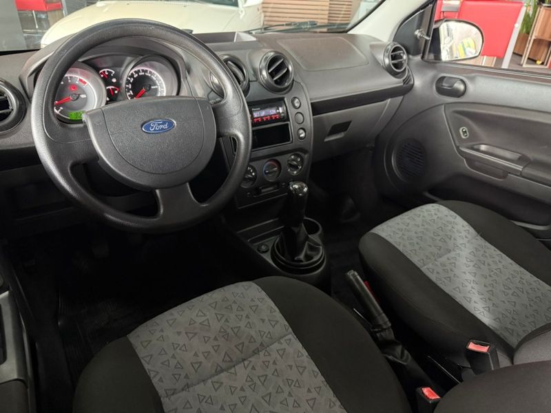 Ford FIESTA 1.6 SE SEDAN 16V FLEX 4P MANUAL 2012/2012 CASTELLAN E TOMAZONI MOTORS CAXIAS DO SUL / Carros no Vale