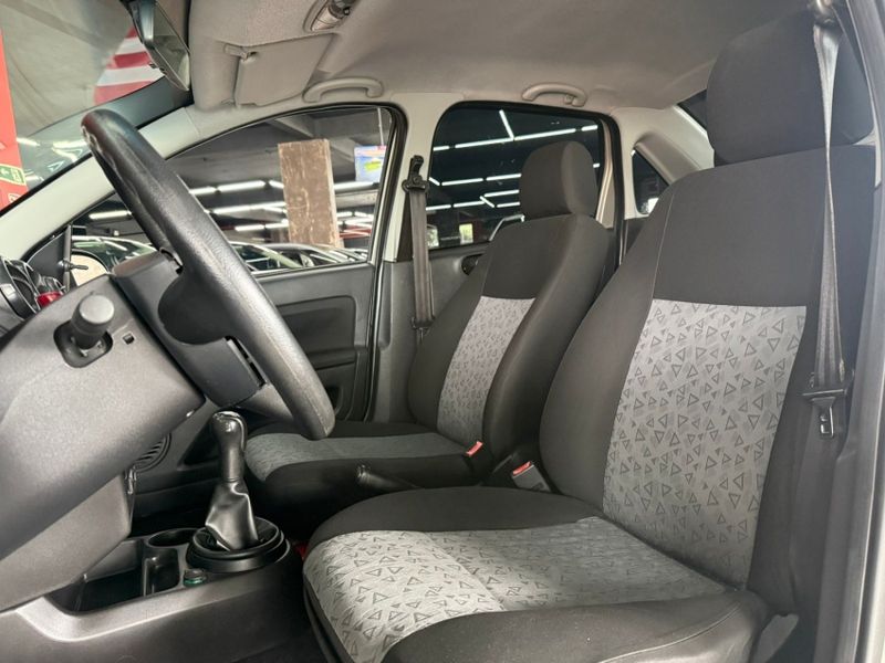 Ford FIESTA 1.6 SE SEDAN 16V FLEX 4P MANUAL 2012/2012 CASTELLAN E TOMAZONI MOTORS CAXIAS DO SUL / Carros no Vale