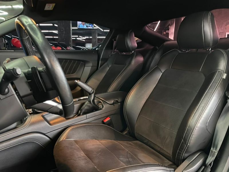 Ford MUSTANG 5.0 V8 TI-VCT GASOLINA BLACK SHADOW SELECTSHIFT 2019/2020 CASTELLAN E TOMAZONI MOTORS CAXIAS DO SUL / Carros no Vale
