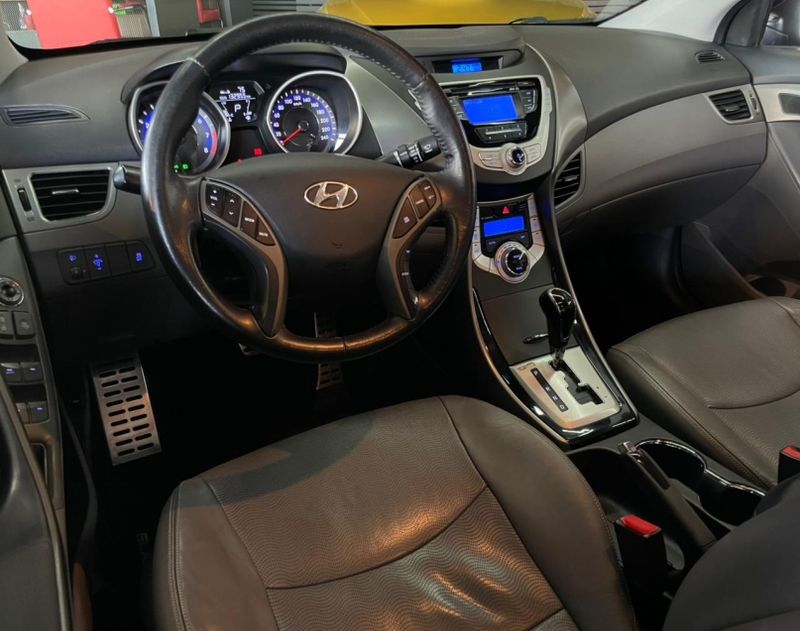Hyundai ELANTRA 2.0 GLS 16V FLEX 4P AUTOMÁTICO 2011/2012 CASTELLAN E TOMAZONI MOTORS CAXIAS DO SUL / Carros no Vale Hyundai ELANTRA 2.0 GLS 16V FLEX 4P AUTOMÁTICO 2011/2012 CASTELLAN E TOMAZONI MOTORS CAXIAS DO SUL / Carros no Vale