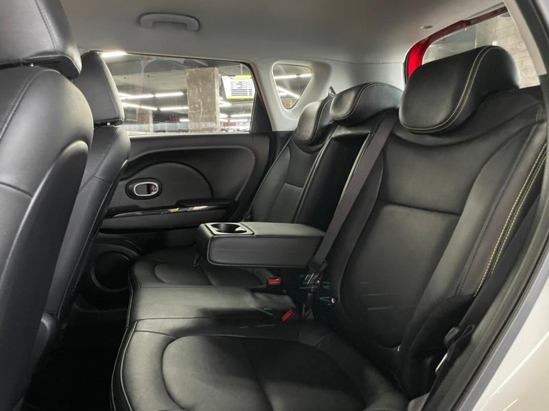 KIA SOUL 1.6 EX 16V FLEX 4P AUTOMÁTICO 2016/2016 CASTELLAN E TOMAZONI MOTORS CAXIAS DO SUL / Carros no Vale KIA SOUL 1.6 EX 16V FLEX 4P AUTOMÁTICO 2016/2016 CASTELLAN E TOMAZONI MOTORS CAXIAS DO SUL / Carros no Vale