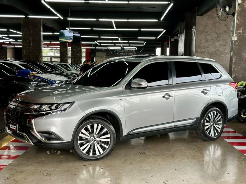 Mitsubishi OUTLANDER 3.0 MIVEC V6 GASOLINA HPE-S AWD AUTOMÁTICO 2018/2019 CASTELLAN E TOMAZONI MOTORS CAXIAS DO SUL / Carros no Vale Mitsubishi OUTLANDER 3.0 MIVEC V6 GASOLINA HPE-S AWD AUTOMÁTICO 2018/2019 CASTELLAN E TOMAZONI MOTORS CAXIAS DO SUL / Carros no Vale