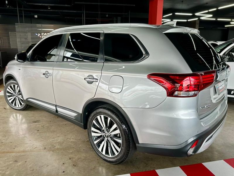 Mitsubishi OUTLANDER 3.0 MIVEC V6 GASOLINA HPE-S AWD AUTOMÁTICO 2018/2019 CASTELLAN E TOMAZONI MOTORS CAXIAS DO SUL / Carros no Vale Mitsubishi OUTLANDER 3.0 MIVEC V6 GASOLINA HPE-S AWD AUTOMÁTICO 2018/2019 CASTELLAN E TOMAZONI MOTORS CAXIAS DO SUL / Carros no Vale