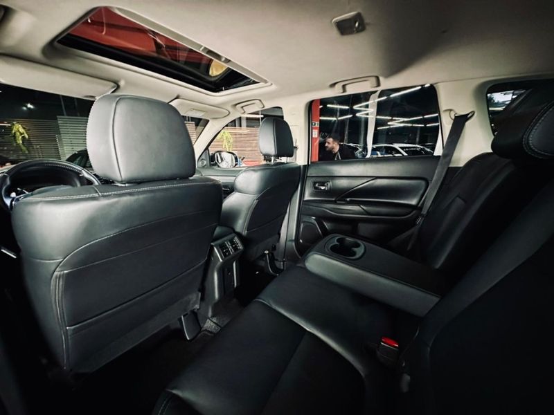 Mitsubishi OUTLANDER 3.0 MIVEC V6 GASOLINA HPE-S AWD AUTOMÁTICO 2018/2019 CASTELLAN E TOMAZONI MOTORS CAXIAS DO SUL / Carros no Vale Mitsubishi OUTLANDER 3.0 MIVEC V6 GASOLINA HPE-S AWD AUTOMÁTICO 2018/2019 CASTELLAN E TOMAZONI MOTORS CAXIAS DO SUL / Carros no Vale