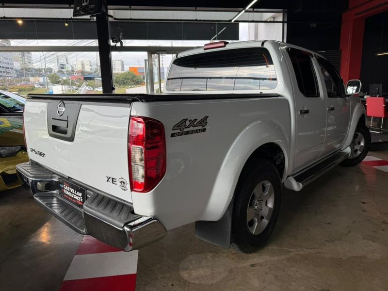 Nissan FRONTIER 2.5 XE 4X4 CD TURBO ELETRONIC DIESEL 4P MANUAL 2010/2010 CASTELLAN E TOMAZONI MOTORS CAXIAS DO SUL / Carros no Vale