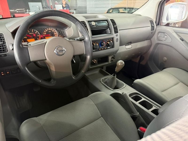 Nissan FRONTIER 2.5 XE 4X4 CD TURBO ELETRONIC DIESEL 4P MANUAL 2010/2010 CASTELLAN E TOMAZONI MOTORS CAXIAS DO SUL / Carros no Vale