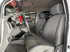 Nissan FRONTIER 2.5 XE 4X4 CD TURBO ELETRONIC DIESEL 4P MANUAL 2010/2010 CASTELLAN E TOMAZONI MOTORS CAXIAS DO SUL / Carros no Vale
