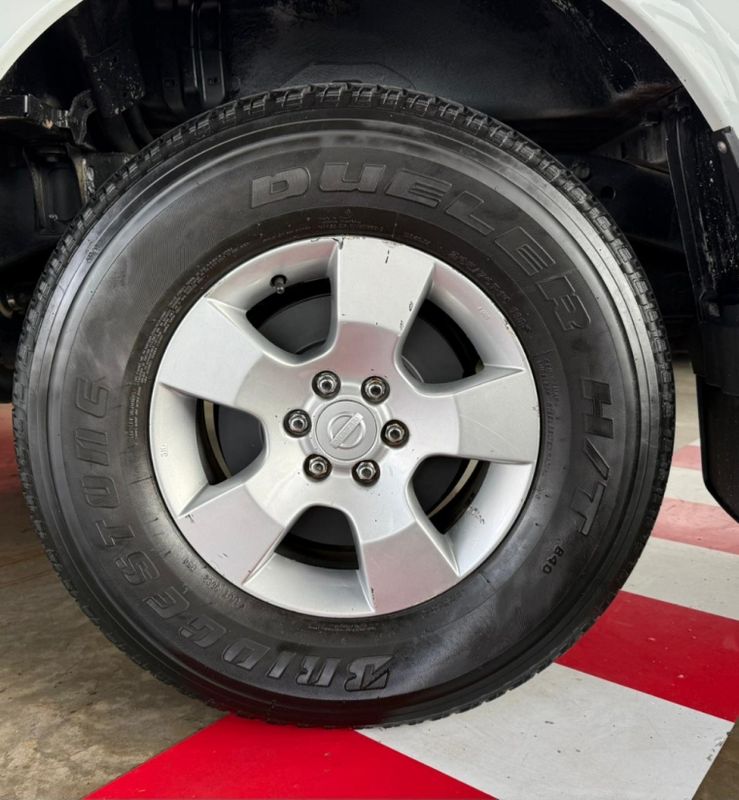 Nissan FRONTIER 2.5 XE 4X4 CD TURBO ELETRONIC DIESEL 4P MANUAL 2010/2010 CASTELLAN E TOMAZONI MOTORS CAXIAS DO SUL / Carros no Vale