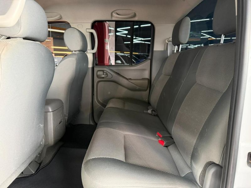 Nissan FRONTIER 2.5 XE 4X4 CD TURBO ELETRONIC DIESEL 4P MANUAL 2010/2010 CASTELLAN E TOMAZONI MOTORS CAXIAS DO SUL / Carros no Vale