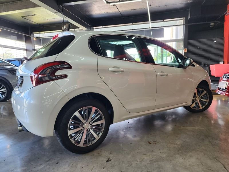 Peugeot 208 1.6 GRIFFE 16V FLEX 4P AUTOMÁTICO 2017/2017 CASTELLAN E TOMAZONI MOTORS CAXIAS DO SUL / Carros no Vale Peugeot 208 1.6 GRIFFE 16V FLEX 4P AUTOMÁTICO 2017/2017 CASTELLAN E TOMAZONI MOTORS CAXIAS DO SUL / Carros no Vale