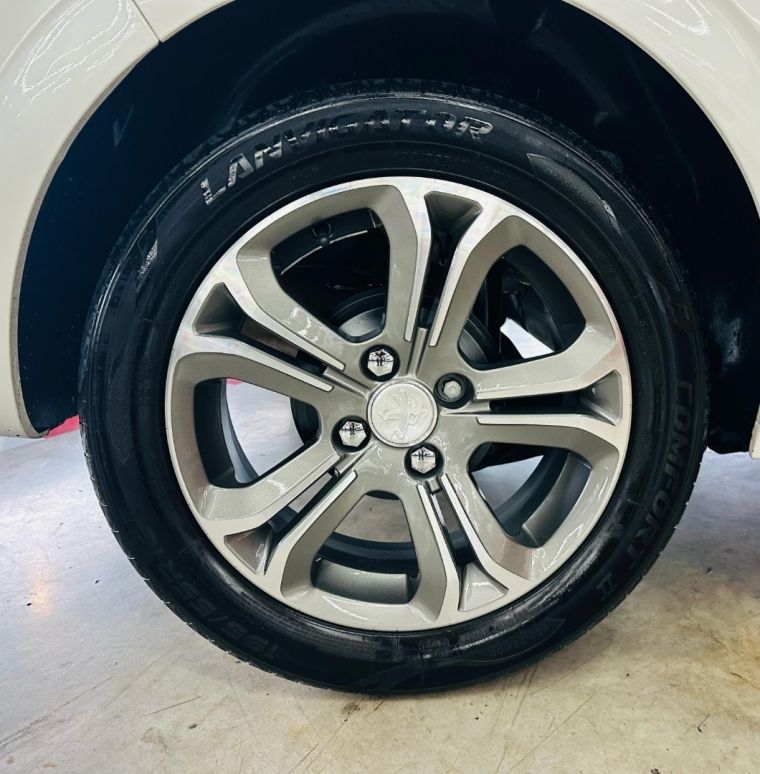Peugeot 208 1.6 GRIFFE 16V FLEX 4P AUTOMÁTICO 2015/2015 CASTELLAN E TOMAZONI MOTORS CAXIAS DO SUL / Carros no Vale Peugeot 208 1.6 GRIFFE 16V FLEX 4P AUTOMÁTICO 2015/2015 CASTELLAN E TOMAZONI MOTORS CAXIAS DO SUL / Carros no Vale
