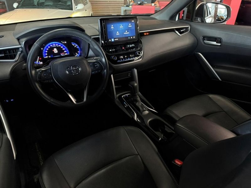 Toyota COROLLA CROSS 2.0 VVT-IE FLEX XRE DIRECT SHIFT 2023/2024 CASTELLAN E TOMAZONI MOTORS CAXIAS DO SUL / Carros no Vale
