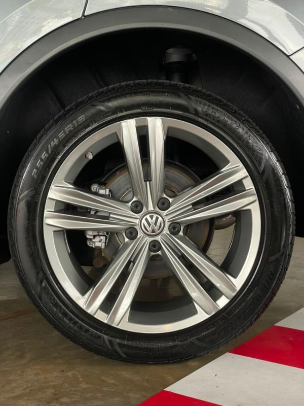 Volkswagen TIGUAN 2.0 350 TSI GASOLINA ALLSPACE R-LINE 4MOTION DSG 2019/2019 CASTELLAN E TOMAZONI MOTORS CAXIAS DO SUL / Carros no Vale Volkswagen TIGUAN 2.0 350 TSI GASOLINA ALLSPACE R-LINE 4MOTION DSG 2019/2019 CASTELLAN E TOMAZONI MOTORS CAXIAS DO SUL / Carros no Vale