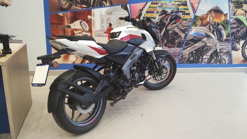 Bajaj Dominar NS 160 2025/2026 DRSUL SEMINOVOS CAXIAS DO SUL – LAJEADO – SANTA CRUZ DO SUL / Carros no Vale