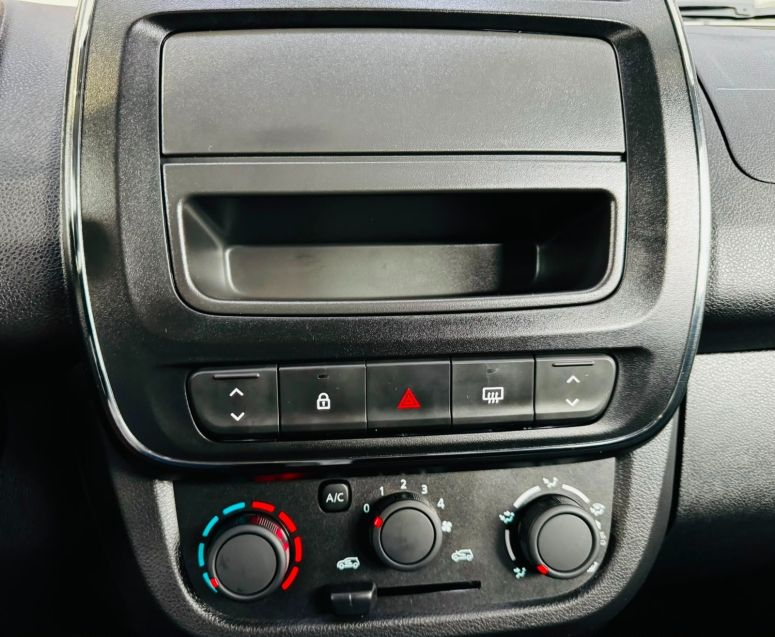Renault KWID 1.0 12V SCE FLEX ZEN MANUAL 2025/2026 DRSUL SEMINOVOS CAXIAS DO SUL – LAJEADO – SANTA CRUZ DO SUL / Carros no Vale