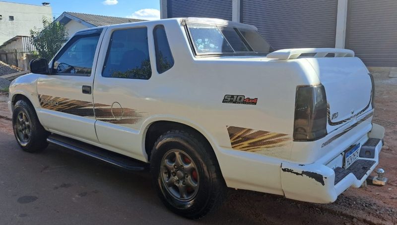 Chevrolet S10 2.2 EFI DLX 4X2 CD 8V GASOLINA 4P MANUAL 1995/1996 CAMINHÕES & CAMIONETAS PASSO FUNDO / Carros no Vale Chevrolet S10 2.2 EFI DLX 4X2 CD 8V GASOLINA 4P MANUAL 1995/1996 CAMINHÕES & CAMIONETAS PASSO FUNDO / Carros no Vale