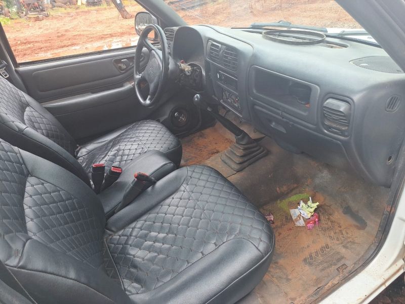 Chevrolet S10 2.8 4X2 CS 12V TURBO INTERCOOLER DIESEL 2P MANUAL 2001/2001 CAMINHÕES & CAMIONETAS PASSO FUNDO / Carros no Vale