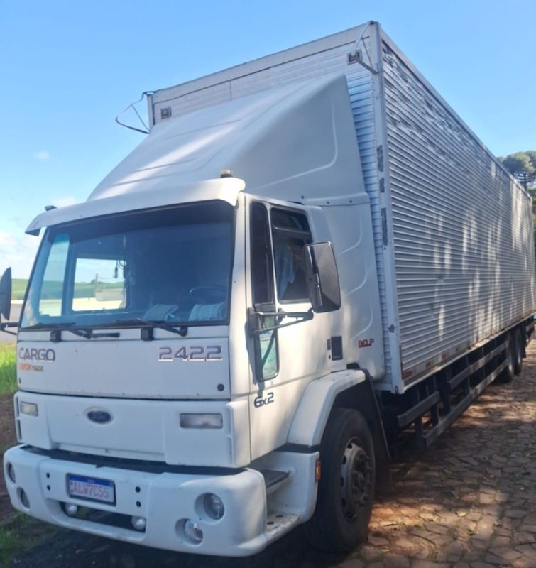 Ford CARGO 2422 3-Eixos Baú 2004/2004 CAMINHÕES & CAMIONETAS PASSO FUNDO / Carros no Vale Ford CARGO 2422 3-Eixos Baú 2004/2004 CAMINHÕES & CAMIONETAS PASSO FUNDO / Carros no Vale