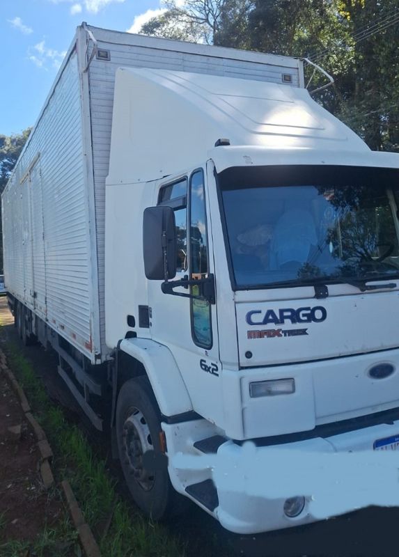 Ford CARGO 2422 3-Eixos Baú 2004/2004 CAMINHÕES & CAMIONETAS PASSO FUNDO / Carros no Vale Ford CARGO 2422 3-Eixos Baú 2004/2004 CAMINHÕES & CAMIONETAS PASSO FUNDO / Carros no Vale