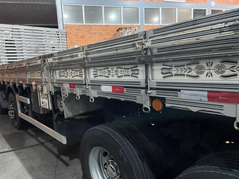 Ford Cargo 2429 E 8×2 Turbo 2p 2016/2017 CAMINHÕES & CAMIONETAS PASSO FUNDO / Carros no Vale Ford Cargo 2429 E 8×2 Turbo 2p 2016/2017 CAMINHÕES & CAMIONETAS PASSO FUNDO / Carros no Vale