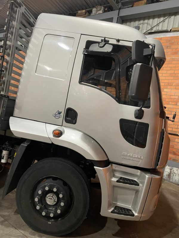 Ford Cargo 2429 E 8×2 Turbo 2p 2016/2017 CAMINHÕES & CAMIONETAS PASSO FUNDO / Carros no Vale Ford Cargo 2429 E 8×2 Turbo 2p 2016/2017 CAMINHÕES & CAMIONETAS PASSO FUNDO / Carros no Vale