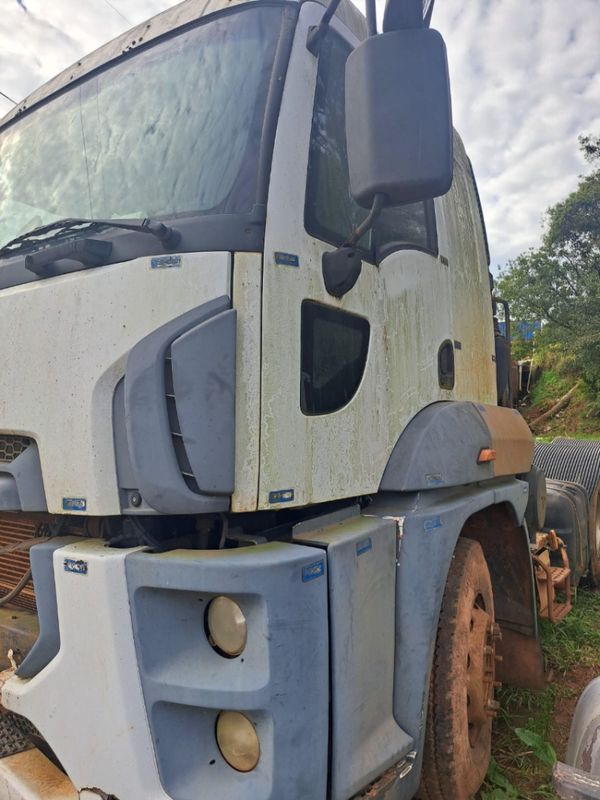 Ford Cargo 2842 E Turbo 6×2 2014/2014 CAMINHÕES & CAMIONETAS PASSO FUNDO / Carros no Vale