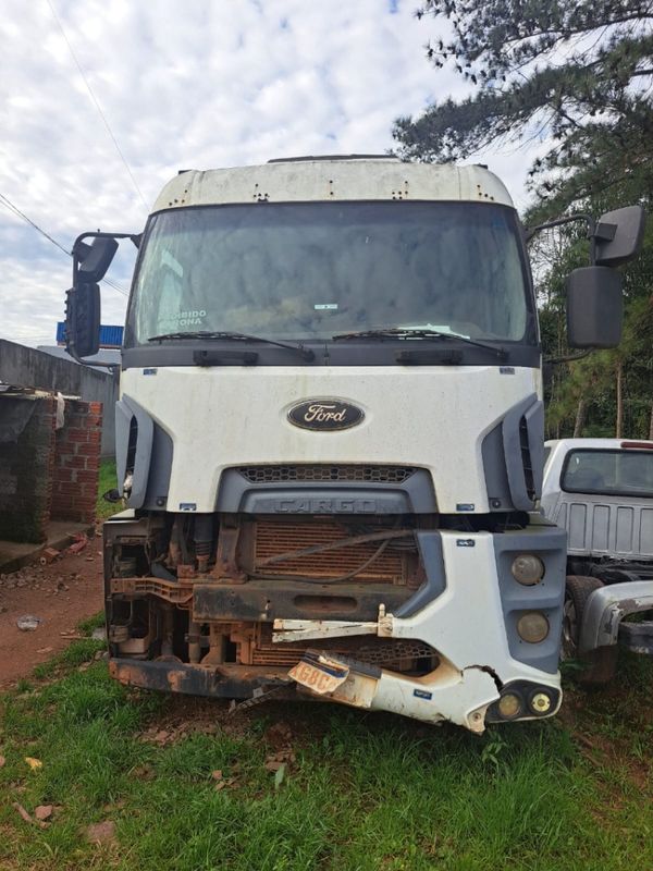 Ford Cargo 2842 E Turbo 6×2 2014/2014 CAMINHÕES & CAMIONETAS PASSO FUNDO / Carros no Vale