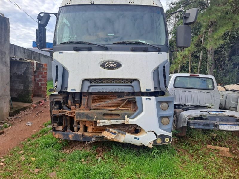 Ford Cargo 2842 E Turbo 6×2 2014/2014 CAMINHÕES & CAMIONETAS PASSO FUNDO / Carros no Vale