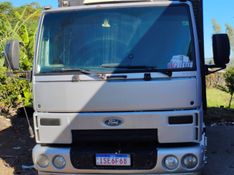 Ford Cargo 712 E Turbo Baú 2011/2012 CAMINHÕES & CAMIONETAS PASSO FUNDO / Carros no Vale