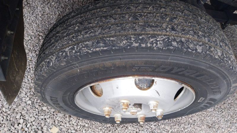 Ford Cargo 815 Caçamba 2002/2002 CAMINHÕES & CAMIONETAS PASSO FUNDO / Carros no Vale