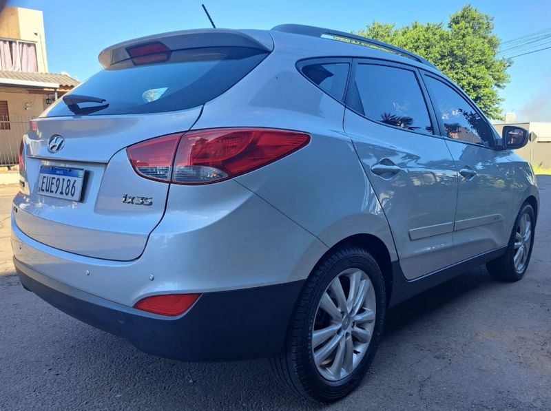 Hyundai IX35 2.0 MPFI GLS 4X2 16V GASOLINA 4P AUTOMÁTICO 2010/2011 CAMINHÕES & CAMIONETAS PASSO FUNDO / Carros no Vale Hyundai IX35 2.0 MPFI GLS 4X2 16V GASOLINA 4P AUTOMÁTICO 2010/2011 CAMINHÕES & CAMIONETAS PASSO FUNDO / Carros no Vale