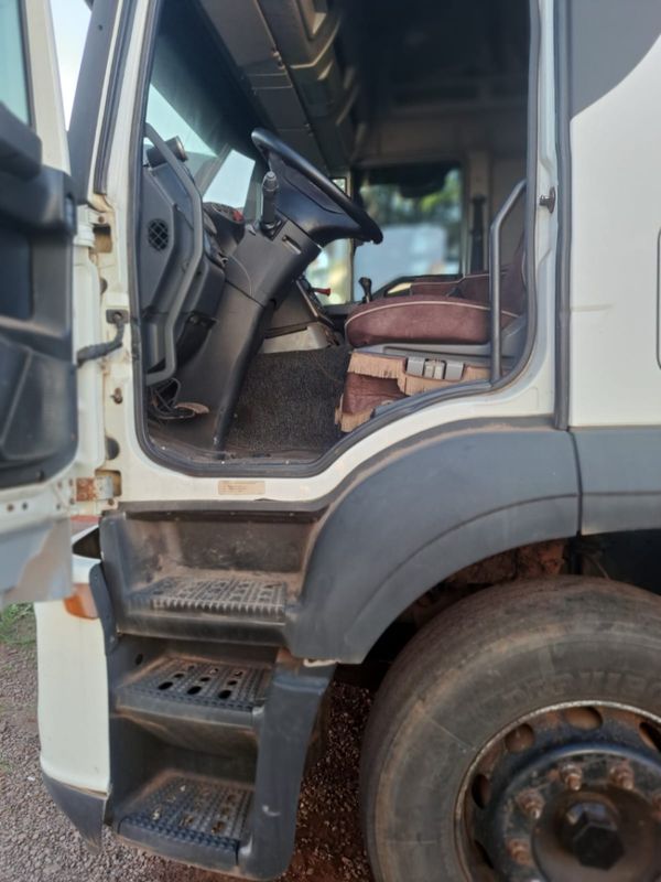 Iveco Stralis NR 570-S41T 3-Eixos 2p 2011/2011 CAMINHÕES & CAMIONETAS PASSO FUNDO / Carros no Vale