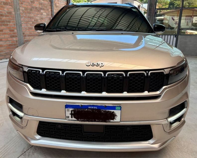 JEEP COMMANDER 1.3 T270 TURBO FLEX OVERLAND AT6 2022/2022 CAMINHÕES & CAMIONETAS PASSO FUNDO / Carros no Vale JEEP COMMANDER 1.3 T270 TURBO FLEX OVERLAND AT6 2022/2022 CAMINHÕES & CAMIONETAS PASSO FUNDO / Carros no Vale